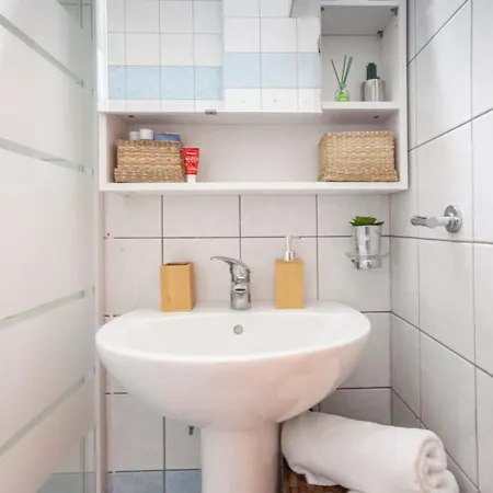 Cute 20m From Apartment *